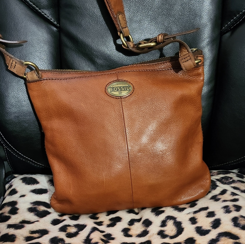 Fossil Vintage Genuine Leather Crossbody Shoulder Bag Color: Tan